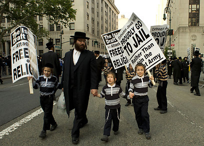 גם ילדים השתתפו בהפגנה (צילום: AFP)