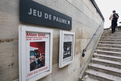 במוזיאון התגוננו: "הכתוביות מייצגות את דעת הצלמת" (צילום: AP)