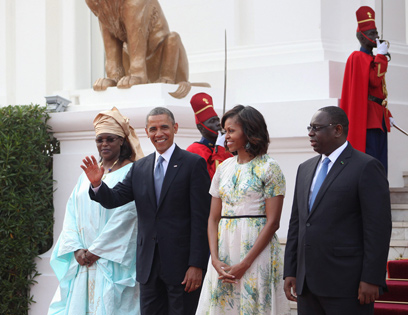 הזוג אובמה והזוג הנשיאותי של סנגל, הנשיא מק סל ורעייתו מריאם פיי (צילום: EPA)