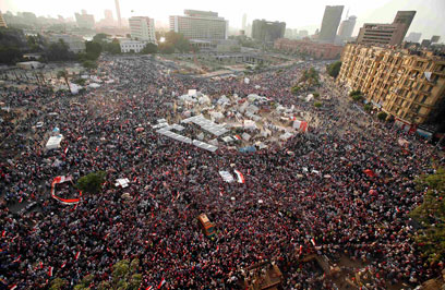 לא הולכים לשום מקום. כיכר תחריר בקהיר (צילום: רויטרס)