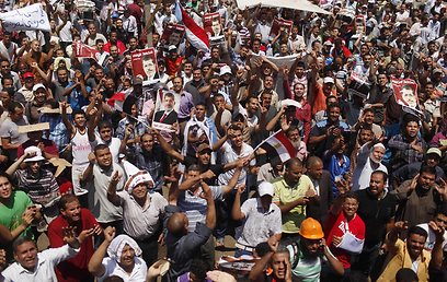 תומכי האחים המוסלמים מפגינים בשישי בקהיר (רויטרס)