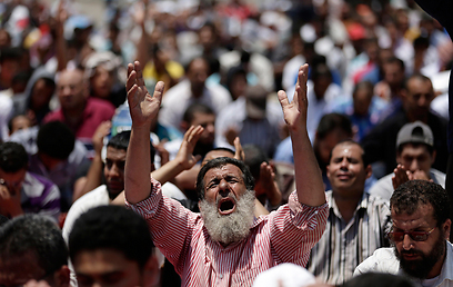 תומכי מורסי מפגינים בקהיר (צילום: AP)