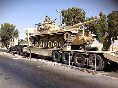 צבא מצרים פורש כוחות באל-עריש (צילום: AFP)