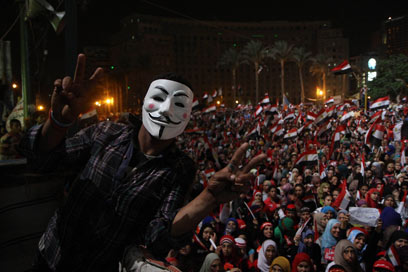 הם עם הצבא. מתנגדי מורסי בקהיר (צילום: MCT)