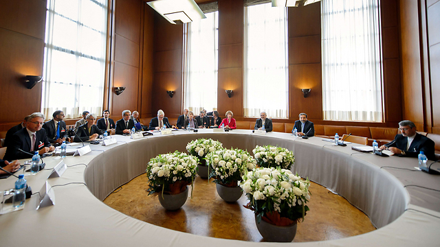Talks with Iran to continue Saturday (Photo: AFP)