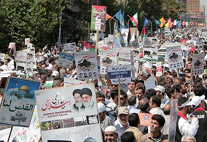 Angry masses in Tehran (Photo: AFP)