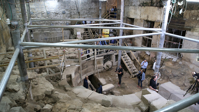Ancient Roman Theater Unearthed Next to Jerusalem's Western Wall 1